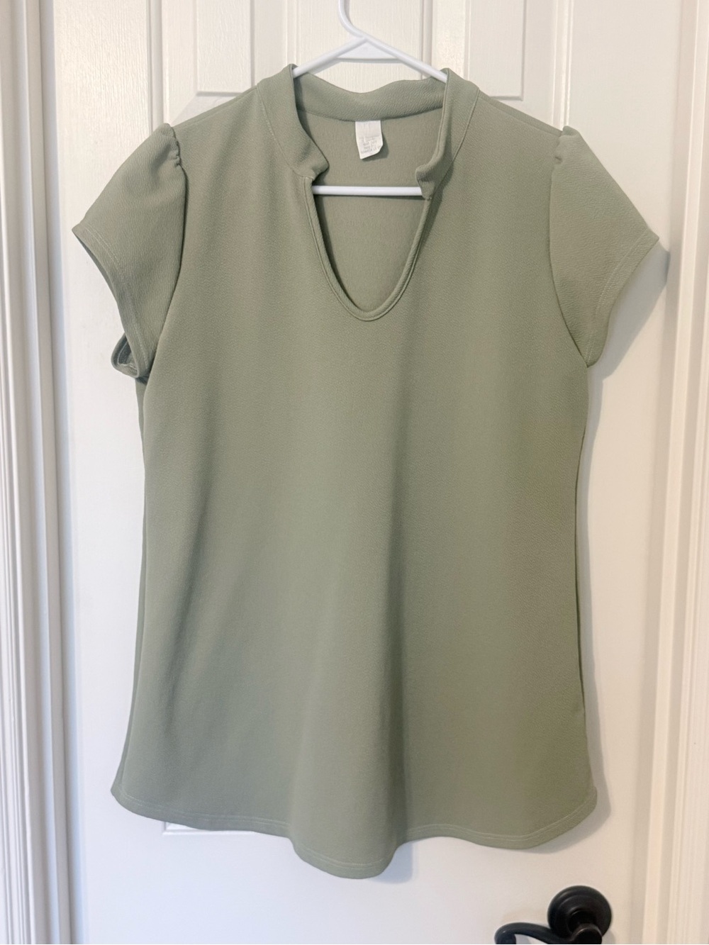Women’s Short Sleeve Keyhole Tee in Sage Green